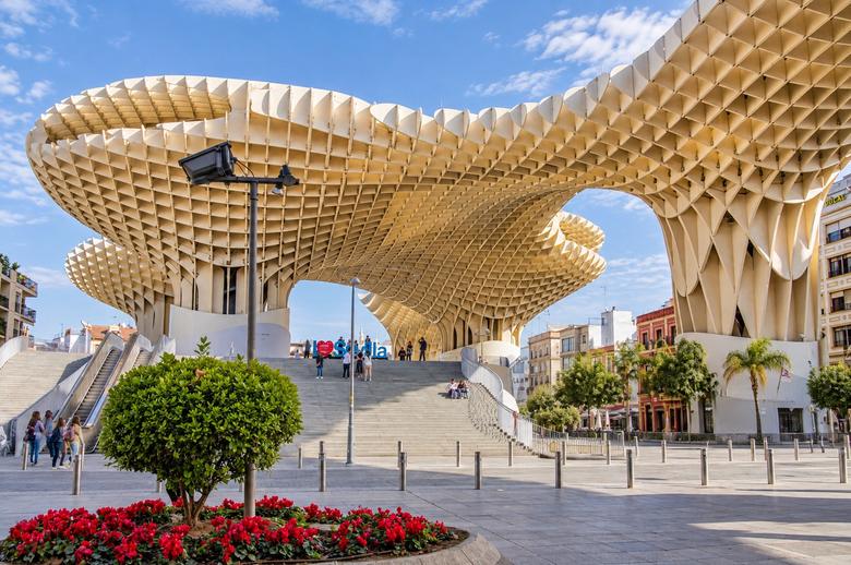Scalinata e parasoli di legno delle Setas de la Encarnación