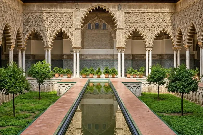 Un patio del Real Alcázar di Siviglia