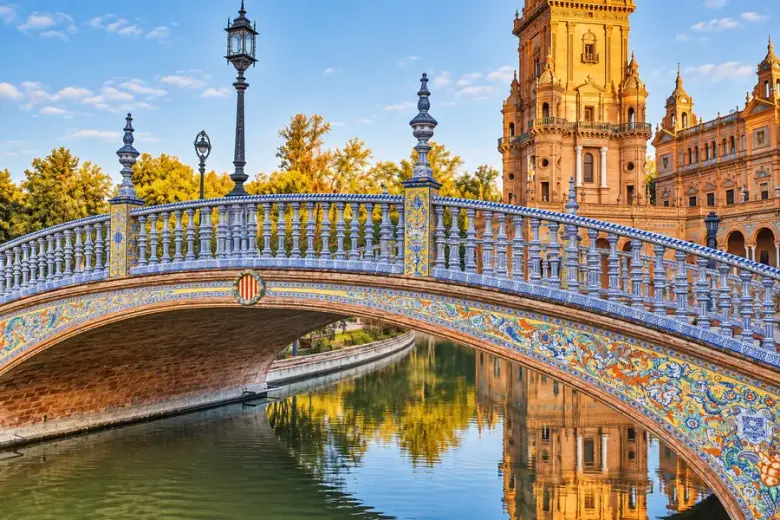 Ceramiche e ponte di Plaza de España