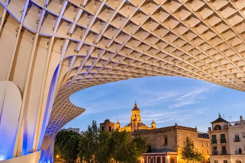 Le Setas di Siviglia illuminate di notte